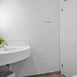 4 Bedroom Amazing In Holiday home