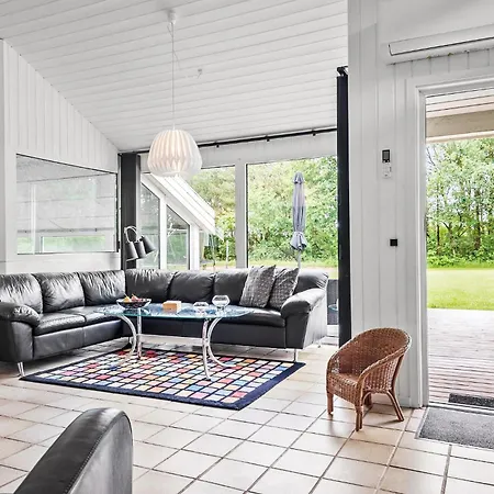 4 Bedroom Amazing In Hébergement de vacances Nørre Nebel