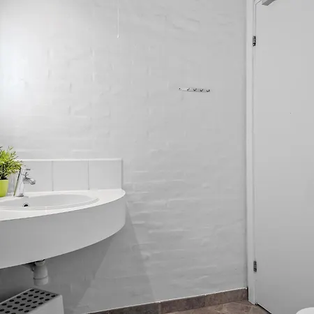 4 Bedroom Amazing In Casa de Férias